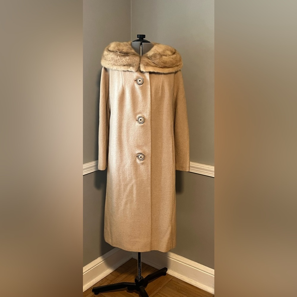 Camel Swing Coat with Fur Collar Vintage 1960s Sz Med